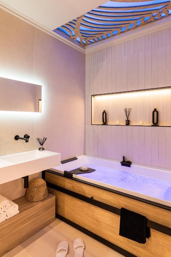 Host Inn Le Lumiere Spa & Cinema Lyon Bagian luar foto