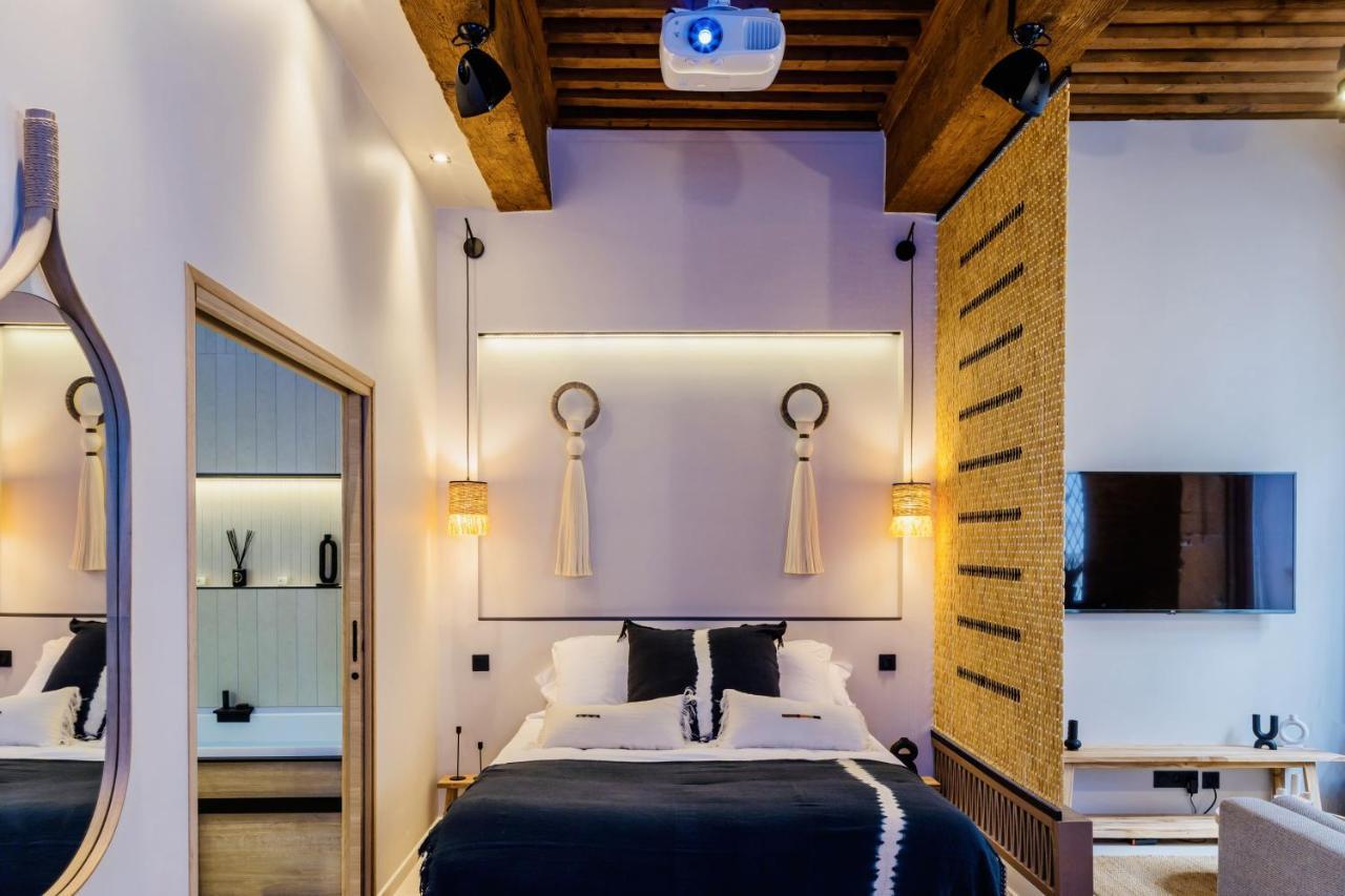 Host Inn Le Lumiere Spa & Cinema Lyon Bagian luar foto