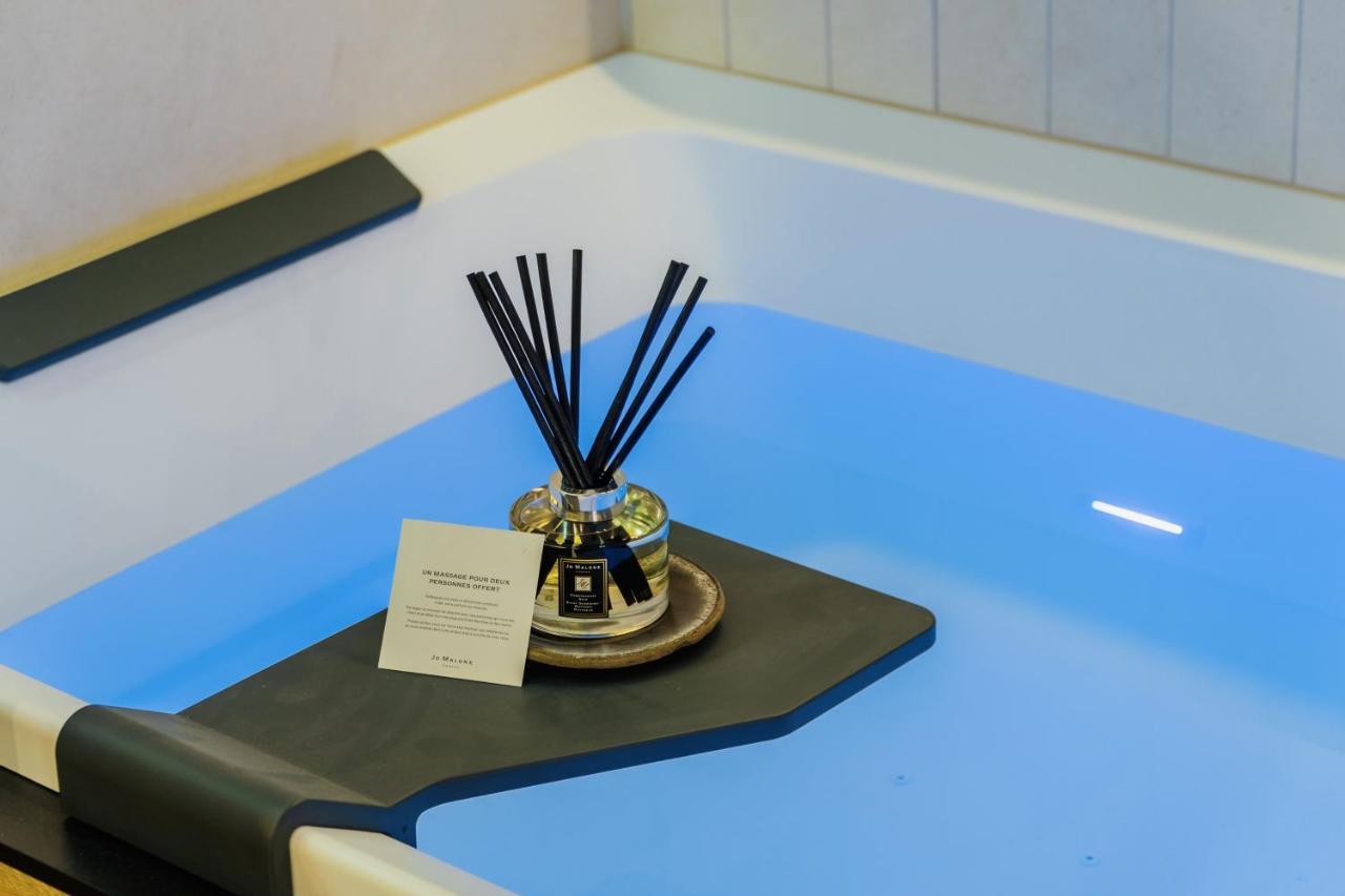 Host Inn Le Lumiere Spa & Cinema Lyon Bagian luar foto
