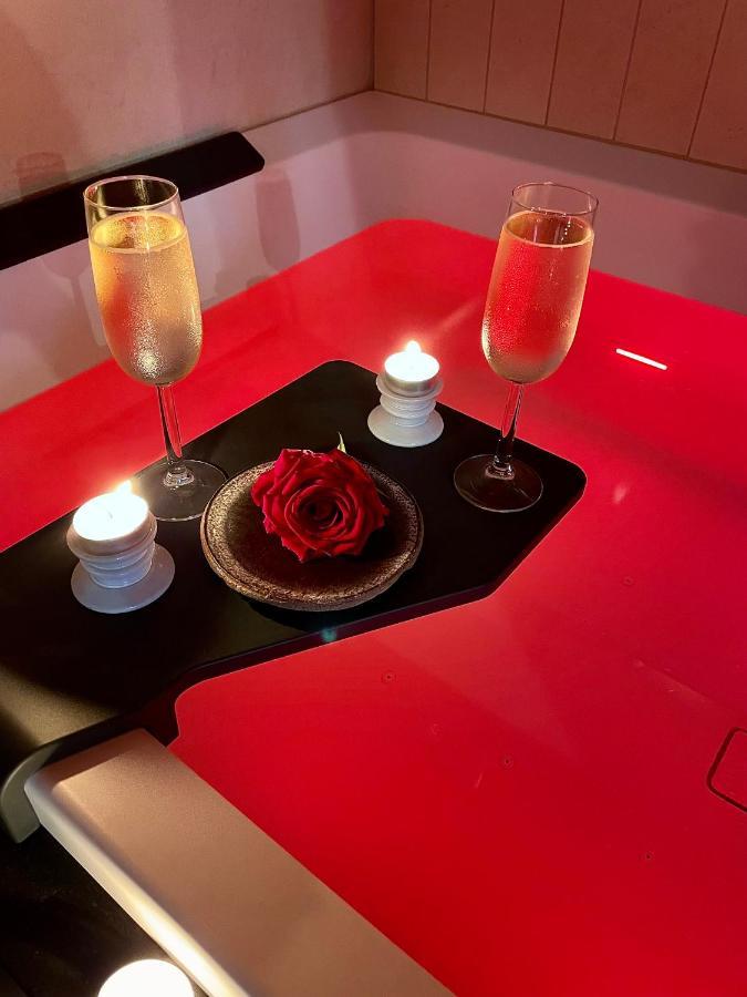Host Inn Le Lumiere Spa & Cinema Lyon Bagian luar foto