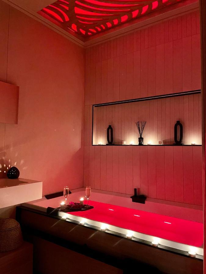 Host Inn Le Lumiere Spa & Cinema Lyon Bagian luar foto
