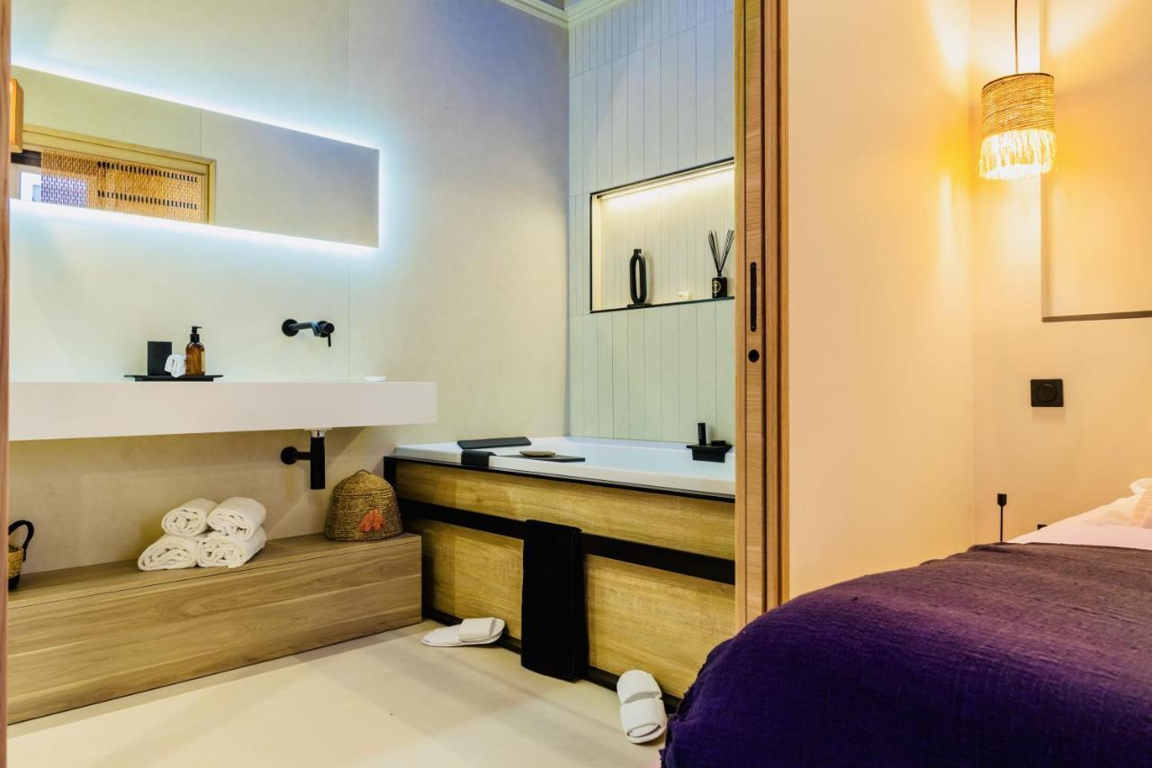 Host Inn Le Lumiere Spa & Cinema Lyon Bagian luar foto