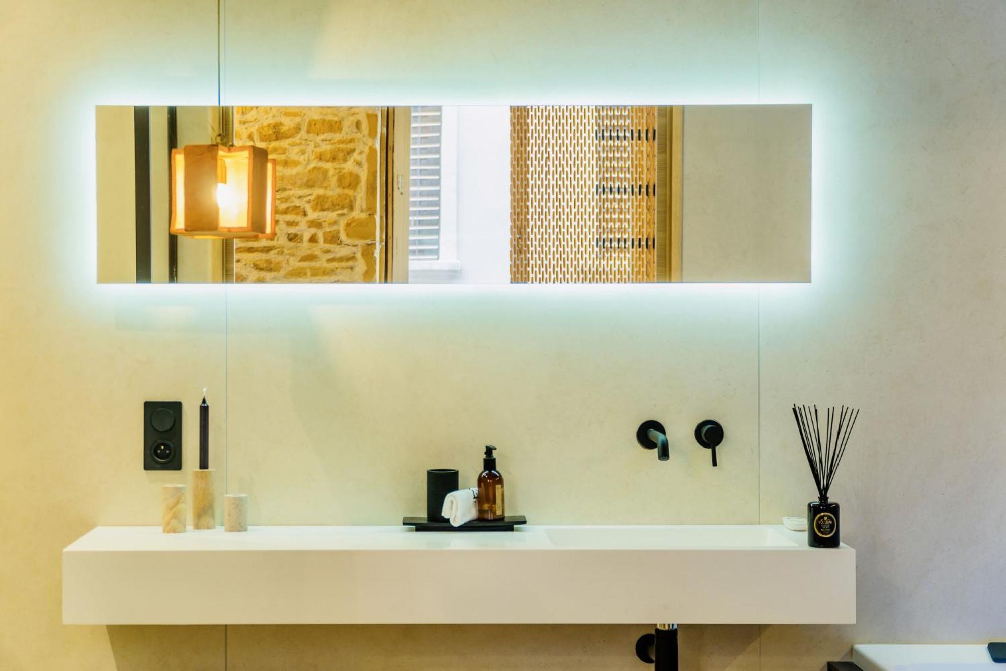 Host Inn Le Lumiere Spa & Cinema Lyon Ruang foto